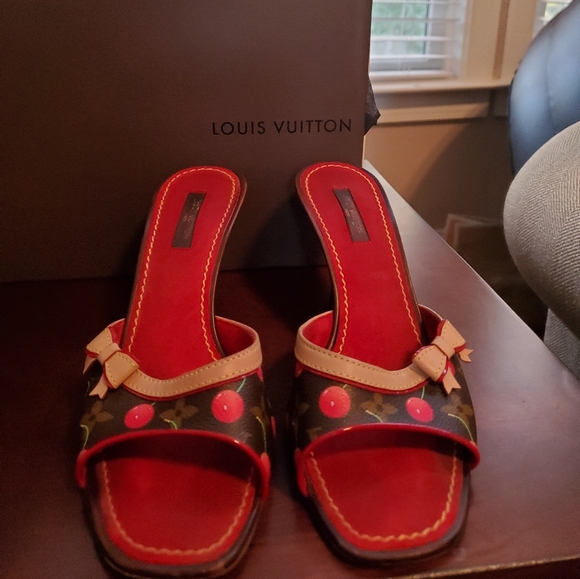 LOUIS VUITTON Monogram Cerises Mules. RARE! - Picture 2 of 7